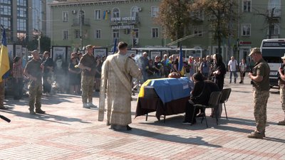 Із військовим Олександром Кононенком попрощались у Рівному Із військовим Олександром Кононенком попрощались у Рівному