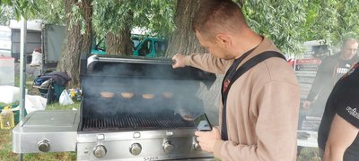 Військових, які відвідали фестиваль, пригощали безкоштовно Військових, які відвідали фестиваль, пригощали безкоштовно