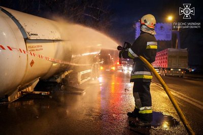 В Одесі загорівся газовоз, пожежу ліквідували В Одесі загорівся газовоз, пожежу ліквідували