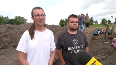 19 людських скелетів, які виявили на Рівненщині, показали журналістам 19 людських скелетів, які виявили на Рівненщині, показали журналістам