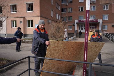 Другий день після обстрілу Полтави: що відбувається на місцях влучання Другий день після обстрілу Полтави: що відбувається на місцях влучання