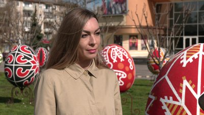 Писанковий сад встановили на центральному майдані Рівного