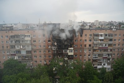 Наслідки влучання БпЛА у будинок в Основ'янському районі Харкова, 7 червня 2025 року Наслідки влучання БпЛА у будинок в Основ'янському районі Харкова, 7 червня 2025 року