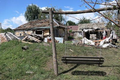 "За метр впав уламок, мене не вбило". На село Береза на Сумщині армія РФ скинула керовані авіабомби "За метр впав уламок, мене не вбило". На село Береза на Сумщині армія РФ скинула керовані авіабомби