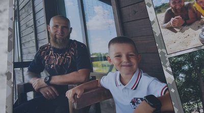 "Час не лікує". У Павлограді на Дніпропетровщині матері загиблих бійців встановили ялинку пам’яті "Час не лікує". У Павлограді на Дніпропетровщині матері загиблих бійців встановили ялинку пам’яті
