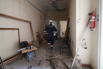 Рятувальник, який залучений до конервації будівлі Харківського художнього музею, 11 липня 2026 року Рятувальник, який залучений до конервації будівлі Харківського художнього музею, 11 липня 2026 року
