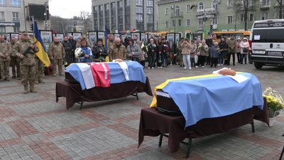 Прощання з двома військовими Прощання з двома військовими