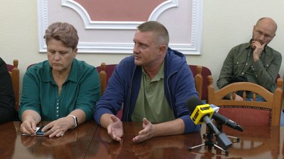 Загибель качок на річці Стрижень у Чернігові : що кажуть екологи та депутати міськради Загибель качок на річці Стрижень у Чернігові : що кажуть екологи та депутати міськради