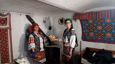 Диркеторка історико-краєзнавчого музею "Сколівщина" Тетяна Зінкевич та зберігачка музейних фондів Наталія Петраш, 16 жовтня 2024 Диркеторка історико-краєзнавчого музею "Сколівщина" Тетяна Зінкевич та зберігачка музейних фондів Наталія Петраш, 16 жовтня 2024