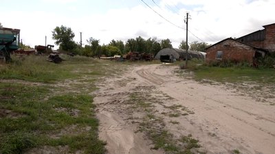 Менше кілометра до кордону з Росією: з села Костобобрів, що на Чернігівщині, виїхала третина жителів Менше кілометра до кордону з Росією: з села Костобобрів, що на Чернігівщині, виїхала третина жителів