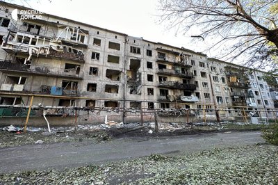 Пошкоджена багатоповерхівка обстріл удар армія РФ авіабомби наслідки Мирноград Донецька область 12 липня 2024 року Пошкоджена багатоповерхівка обстріл удар армія РФ авіабомби наслідки Мирноград Донецька область 12 липня 2024 року