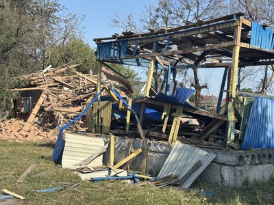 У Сумах пошкоджено дитячу кінну школу після атаки РФ з авіації У Сумах пошкоджено дитячу кінну школу після атаки РФ з авіації
