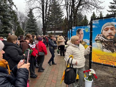 У Ямполі на Вінниччині відкрили Алею портретів загиблих героїв У Ямполі на Вінниччині відкрили Алею портретів загиблих героїв