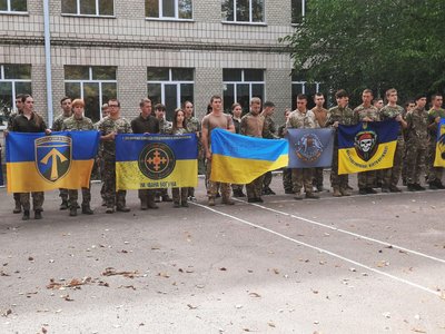"Біжу за Героїв". У Кропивницькому майже сотня ліцеїстів і кадетів влаштували забіг "Біжу за Героїв". У Кропивницькому майже сотня ліцеїстів і кадетів влаштували забіг