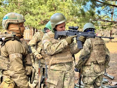 У тренувальному таборі 46 окремої аеромобільної бригади ДШВ відбувся інтенсив для цивільних У тренувальному таборі 46 окремої аеромобільної бригади ДШВ відбувся інтенсив для цивільних
