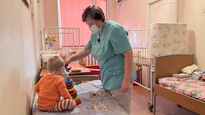 діти під наглядом лікарів діти під наглядом лікарів