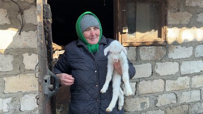 селище Зелений Гай Комарська громада Світлана з козеням Богатирем Донецька область 26 лютого 2025 рік селище Зелений Гай Комарська громада Світлана з козеням Богатирем Донецька область 26 лютого 2025 рік