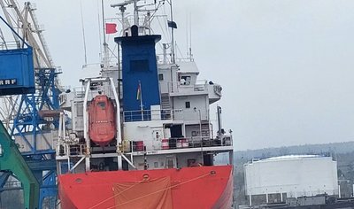 У порту Керчі помітили два судна з прихованими назвами на борту У порту Керчі помітили два судна з прихованими назвами на борту