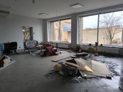 "Вибух і якийсь скляний дощ пішов". Що відбувається на місці удару по Кривому Рогу та що про атаку розказали місцеві "Вибух і якийсь скляний дощ пішов". Що відбувається на місці удару по Кривому Рогу та що про атаку розказали місцеві