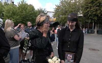 У Луцьку попрощалися з 20-річним воїном-сиротою Максимом Нагорним У Луцьку попрощалися з 20-річним воїном-сиротою Максимом Нагорним