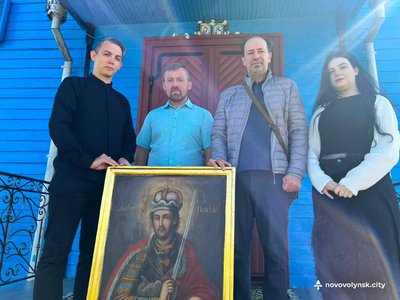 Знайшли під іконою з російським святим зображення: ...... Знайшли під іконою з російським святим зображення: ......