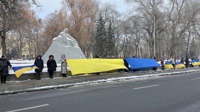 Полтавці обʼєдналися у ланцюг злуки Полтавці обʼєдналися у ланцюг злуки