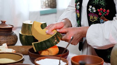 "Кулінарний спадок": традиційний рецепт гарбузової червоної каші з печі від господині з Рівненщини "Кулінарний спадок": традиційний рецепт гарбузової червоної каші з печі від господині з Рівненщини