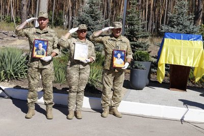 У Солоницівській громаді відкрили пам’ятний знак шістьом загиблим прикордонникам У Солоницівській громаді відкрили пам’ятний знак шістьом загиблим прикордонникам