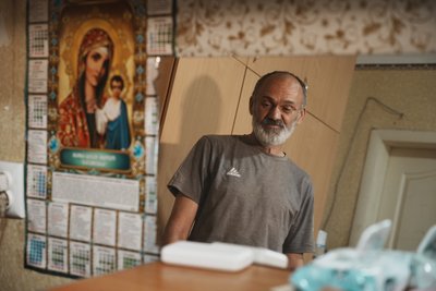 Евакуйованих на НРК з-під Вовчанська матір з сином поселили у гуртожитку у Харкові Евакуйованих на НРК з-під Вовчанська матір з сином поселили у гуртожитку у Харкові
