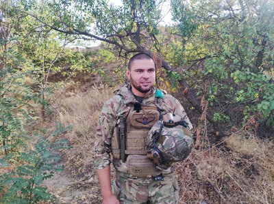 Навчання заняття новобранців 25 окрема повітрянодесантна Січеславська бригада начальник відділення підготовки 25 окремої повітрянодесантної Січеславської бригади Сергій Чучула Донецька область 7 жовтня 2024 рік Навчання заняття новобранців 25 окрема повітрянодесантна Січеславська бригада начальник відділення підготовки 25 окремої повітрянодесантної Січеславської бригади Сергій Чучула Донецька область 7 жовтня 2024 рік