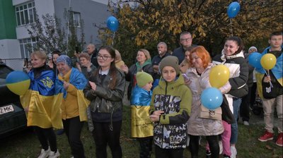 У Луцьку зустріли звільненого з полону 27-річного військового медика Дмитра Селютіна У Луцьку зустріли звільненого з полону 27-річного військового медика Дмитра Селютіна