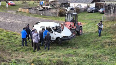 На Волині автомобіль потрапив під електропоїзд: травмувалися двоє дорослих і дитина На Волині автомобіль потрапив під електропоїзд: травмувалися двоє дорослих і дитина