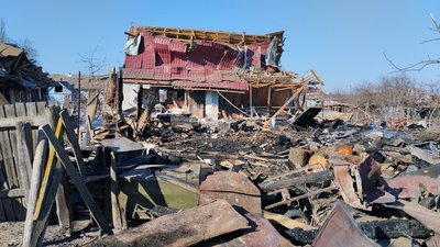 "Є приліт. Мама жива. Хата не підлягає відновленню. Боляче", — жителька Брусилівської громади Наталія Ткачук "Є приліт. Мама жива. Хата не підлягає відновленню. Боляче", — жителька Брусилівської громади Наталія Ткачук