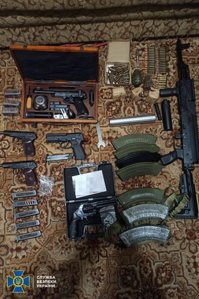 В Одесі затримали чоловіків, яких підозрюють у підготовці "скидів" на військових — СБУ В Одесі затримали чоловіків, яких підозрюють у підготовці "скидів" на військових — СБУ