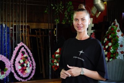 «Ми працюємо зі смертю, але не забуваємо про повагу». Танатопрактикиня з Дніпра розповіла про особливості своєї роботи «Ми працюємо зі смертю, але не забуваємо про повагу». Танатопрактикиня з Дніпра розповіла про особливості своєї роботи