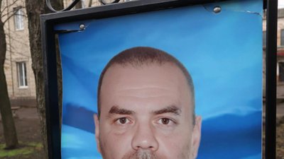 У Новоукраїнці на Кіровоградщині понівечили Алею Памʼяті У Новоукраїнці на Кіровоградщині понівечили Алею Памʼяті