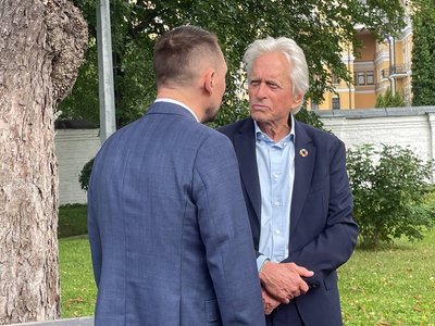 Майкл Дуглас виступив на культурній платформі "Україна відкрита для світу" Майкл Дуглас виступив на культурній платформі "Україна відкрита для світу"