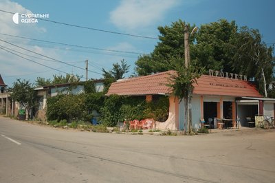 Закритий курорт і туристи на пляжі: що зараз відбувається у Росєйці на Одещині Закритий курорт і туристи на пляжі: що зараз відбувається у Росєйці на Одещині