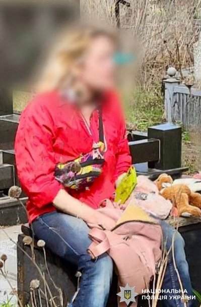 Викрадала іграшки з могил військових: на Київщини судитимуть 33-річну місцеву жительку Викрадала іграшки з могил військових: на Київщини судитимуть 33-річну місцеву жительку