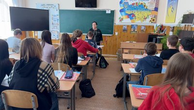 Для роботи на уроках учням приходиться завантажувати підручники на свої смартфони, вересень 2026 року, Хмельницький Для роботи на уроках учням приходиться завантажувати підручники на свої смартфони, вересень 2026 року, Хмельницький