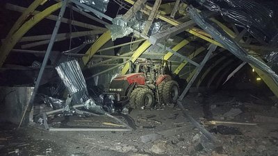 Пошкоджені адмінбудівля, ангар з технікою, сховище з зерном: армія РФ атакувала сільгосппідприємство на Чернігівщині Пошкоджені адмінбудівля, ангар з технікою, сховище з зерном: армія РФ атакувала сільгосппідприємство на Чернігівщині