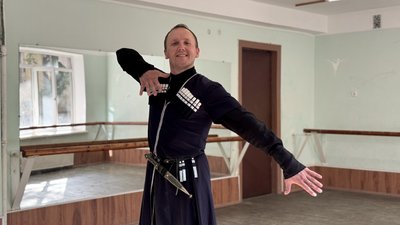 Хореограф у грузинському вбранні Олександр Хореограф у грузинському вбранні Олександр