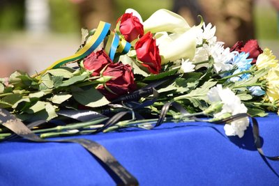 У Черкасах відбувся чин прощання із закатованим в полоні азовцем Олександром Крохмалюком У Черкасах відбувся чин прощання із закатованим в полоні азовцем Олександром Крохмалюком
