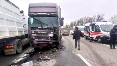 На Кіровоградщині зіштовхнулися легковик й вантажівка: є загиблі На Кіровоградщині зіштовхнулися легковик й вантажівка: є загиблі