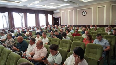 Покриють потреби будь-якого міста чи села: громадам Київщини представили каталог української техніки