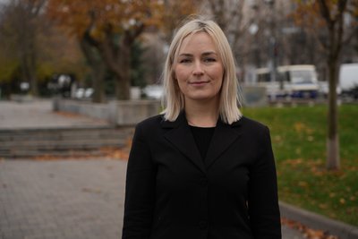 "Пишається і родина, і військові": дев’ятирічна Соломія з Дніпра грою на сопілці збирає гроші на ЗСУ "Пишається і родина, і військові": дев’ятирічна Соломія з Дніпра грою на сопілці збирає гроші на ЗСУ