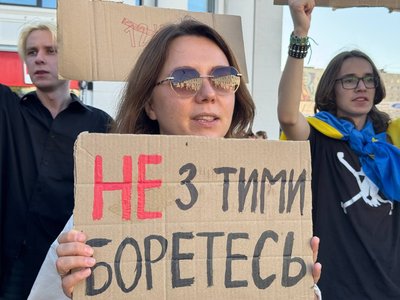 Жителі Хмельницького вийшли на пікет проти обмеження повноважень НАБУ та САП