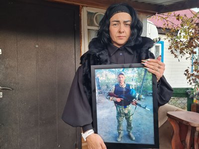 Загинув за Україну: матері на Житомирщину привезли тіло не її сина Загинув за Україну: матері на Житомирщину привезли тіло не її сина