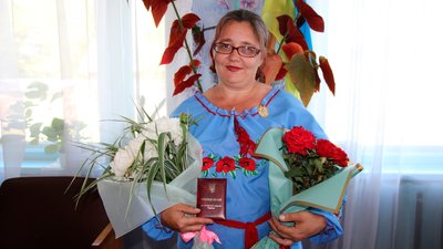 Настасія Китаєва з Чернігівщини, яка отримала звання "Мати-героїня" у 2024 році Настасія Китаєва з Чернігівщини, яка отримала звання "Мати-героїня" у 2024 році