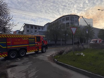 "Перший вибух — начебто глухий. Потім як дало — посипалося скло": жителька Дніпра про удар РФ по середмістю "Перший вибух — начебто глухий. Потім як дало — посипалося скло": жителька Дніпра про удар РФ по середмістю